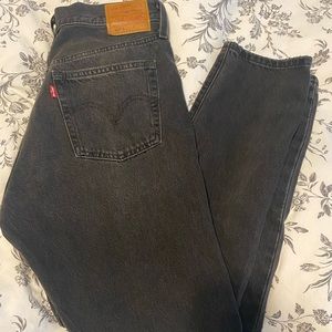 Levi’s black skinny jeans